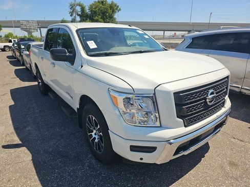 Used 2021 Nissan Titan SV w/ SV Convenience Package AWD/4WD image 3
