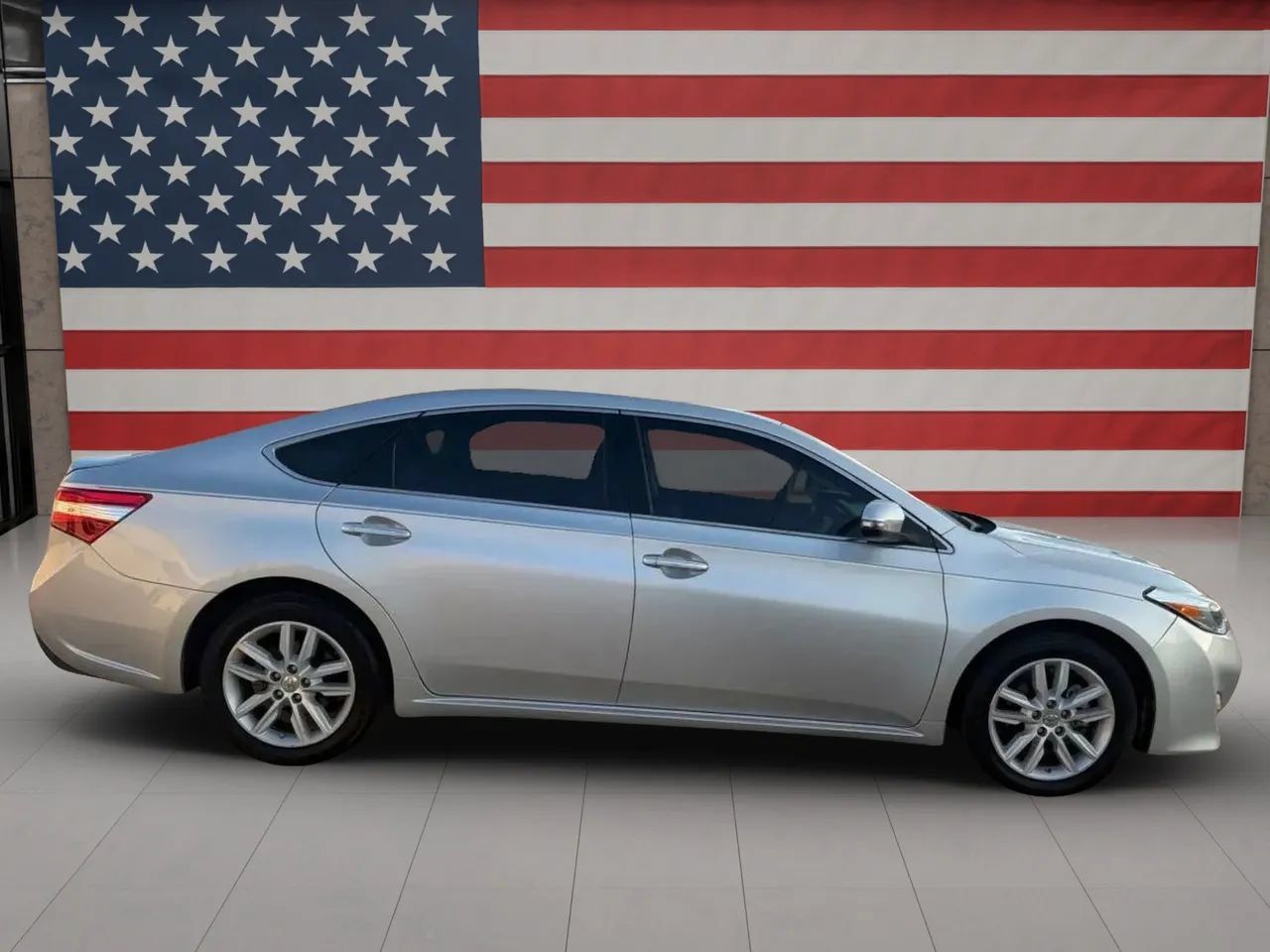 Used 2013 Toyota Avalon XLE Premium FWD image 5