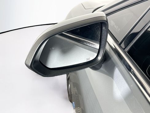 Used 2024 Chevrolet Equinox EV LT FWD image 16