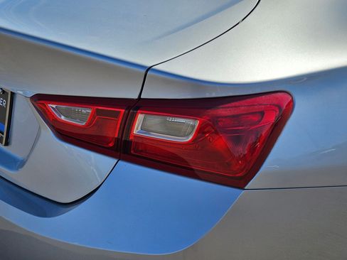 Certified 2018 Chevrolet Malibu LS FWD image 12