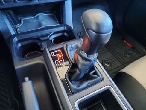 Used 2020 Toyota Tacoma TRD Sport w/ Technology Package image 20