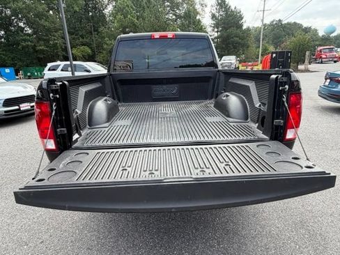 Used 2019 RAM 1500 Express AWD/4WD image 17