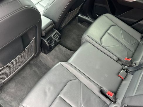 Used 2024 Audi Q3 2.0T Premium image 9