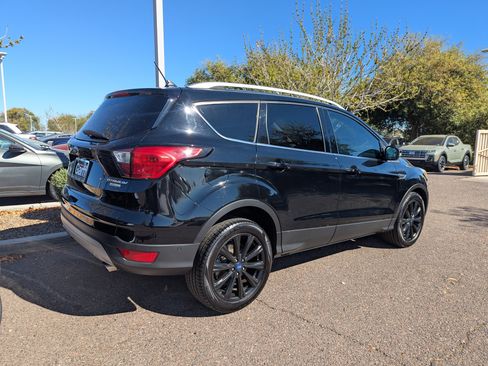 Used 2018 Ford Escape Titanium image 3
