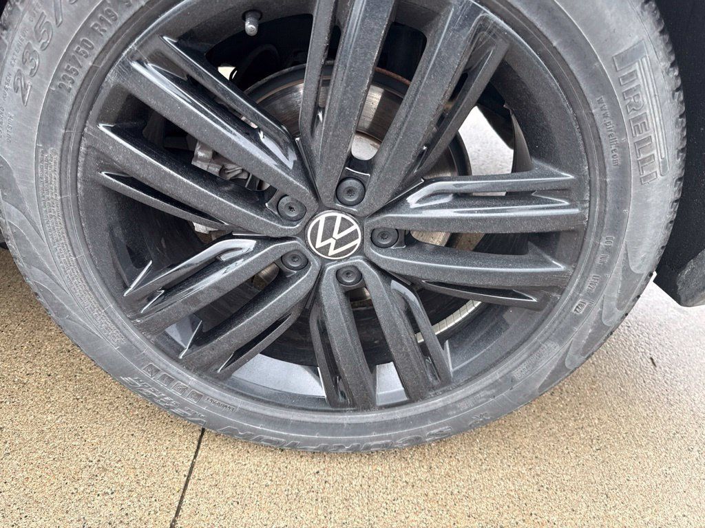 Used 2022 Volkswagen Tiguan SE R-Line AWD/4WD image 13