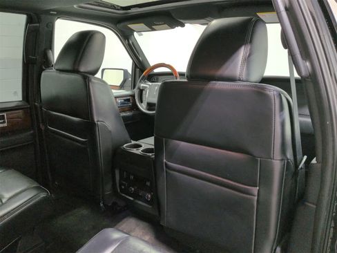 Used 2017 Lincoln Navigator L Select image 18