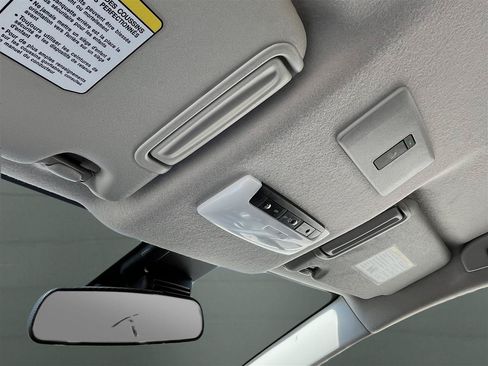 Used 2025 Nissan Versa SR FWD image 26