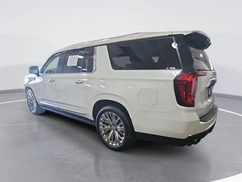 Used 2022 GMC Yukon XL Denali w/ Denali Ultimate Package AWD/4WD image 6