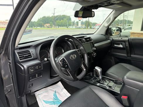 Used 2021 Toyota 4Runner TRD Off-Road Premium w/ Moonroof Package AWD/4WD image 4