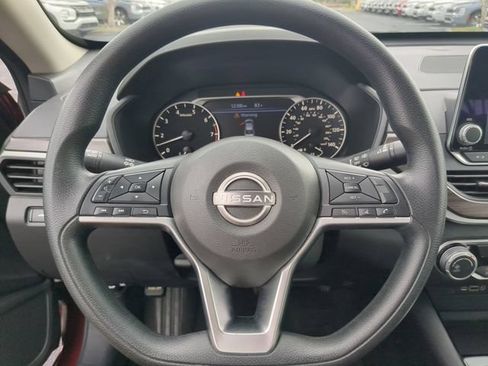 Used 2024 Nissan Altima 2.5 SV FWD image 30