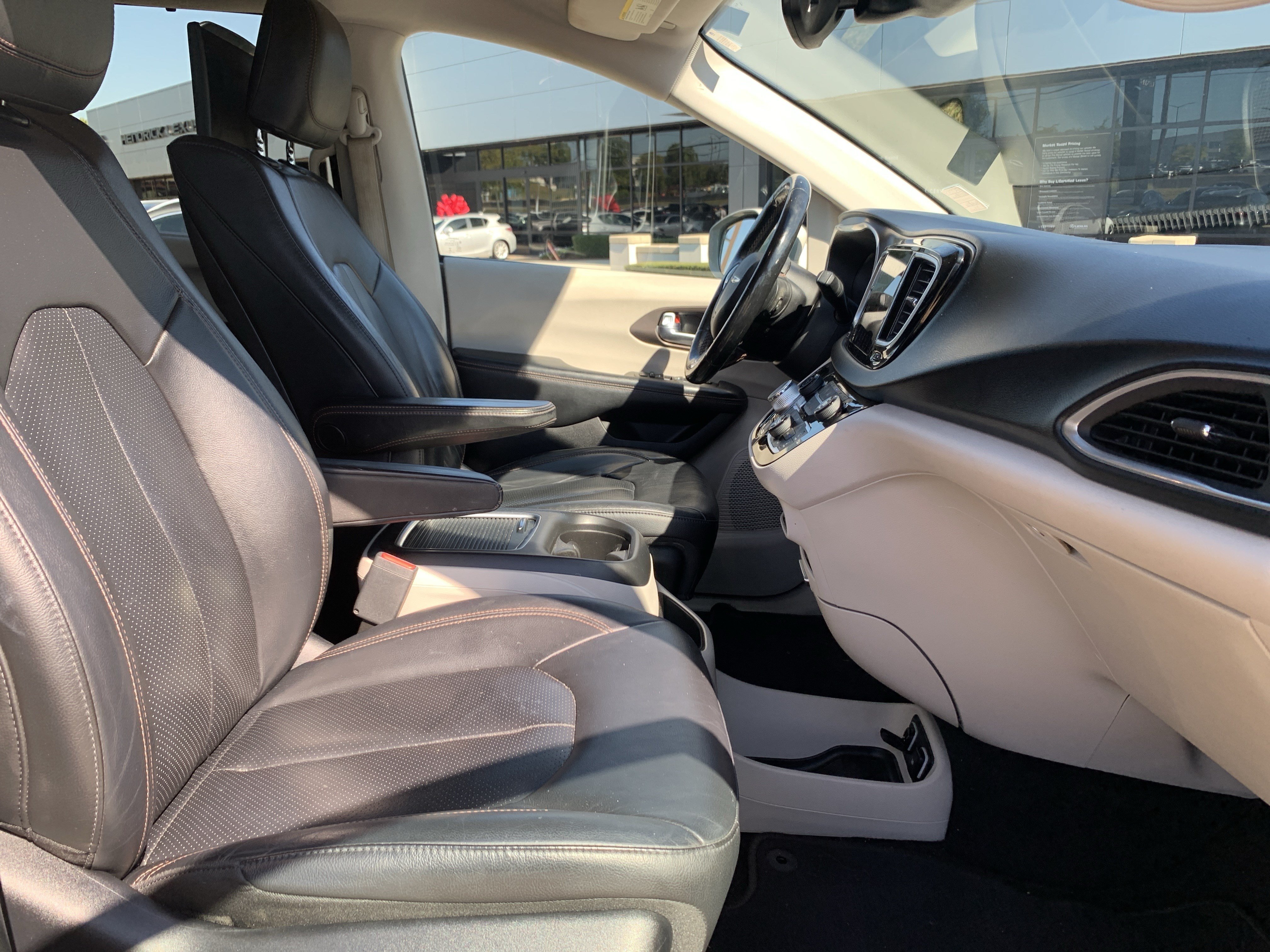 Used 2019 Chrysler Pacifica Touring-L Plus w/ Advanced Safetytec Group FWD image 35