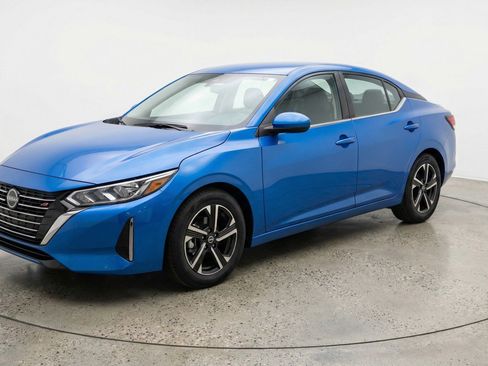 Used 2025 Nissan Sentra SV image 3