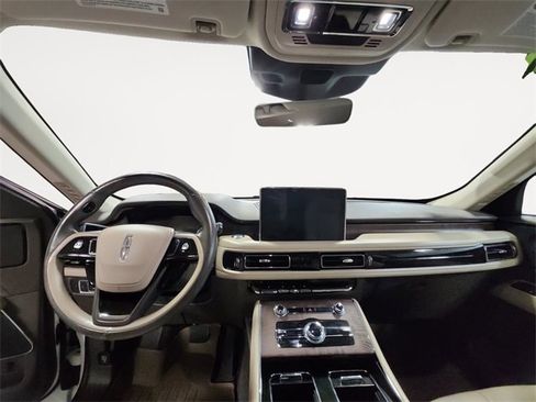 Used 2020 Lincoln Aviator Reserve w/ Elements Package Plus image 10