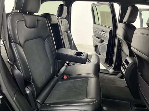 Used 2025 Jeep Grand Cherokee Altitude image 15