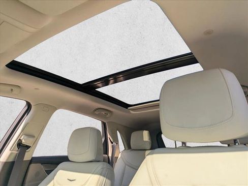 Used 2017 Cadillac XT5 Luxury w/ Driver Awareness Package image 18