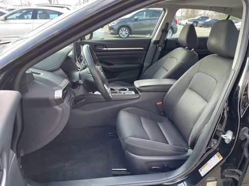 Used 2023 Nissan Altima 2.5 SV w/ SV Premium Package image 8