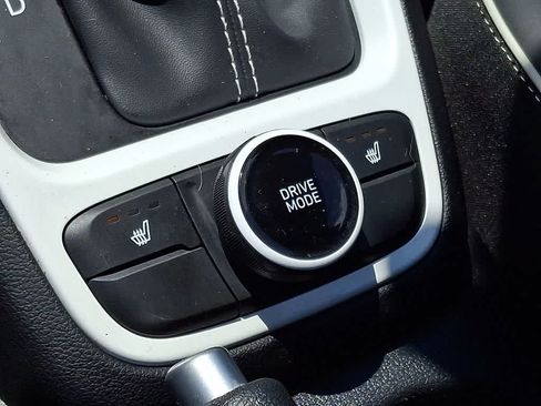 Certified 2025 Hyundai Venue Limited FWD image 23