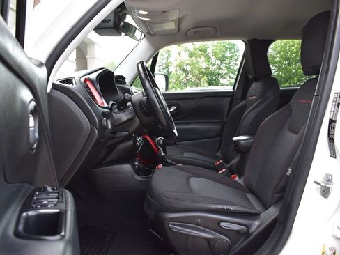 Used 2017 Jeep Renegade Trailhawk AWD/4WD image 12