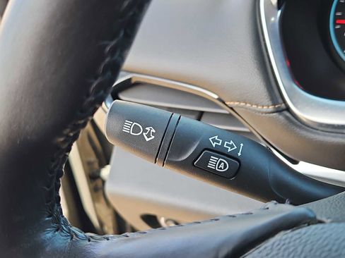 Used 2020 Chevrolet Traverse LT image 27