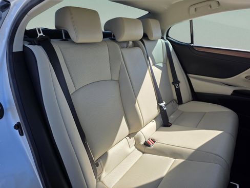 Used 2025 Lexus ES 350 w/ Premium Package image 31