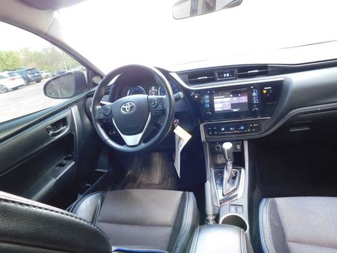 Used 2017 Toyota Corolla SE image 6