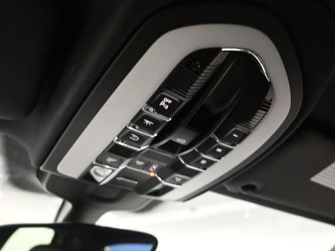 Used 2018 Porsche Cayenne Platinum Edition image 30