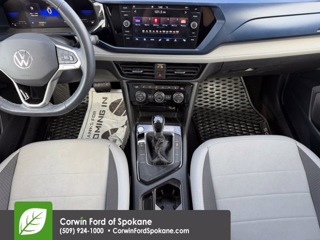 Used 2024 Volkswagen Taos SE w/ Panoramic Sunroof Package FWD image 27