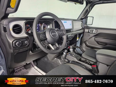 New 2025 Jeep Gladiator Sport image 11