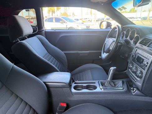 Used 2014 Dodge Challenger R/T RWD image 19