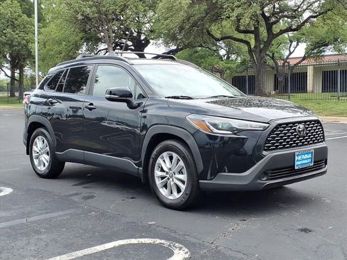 Used 2024 Toyota Corolla Cross LE FWD image 1