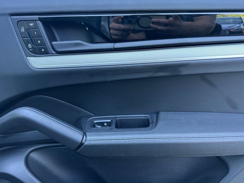 Used 2025 Porsche Cayenne S image 22