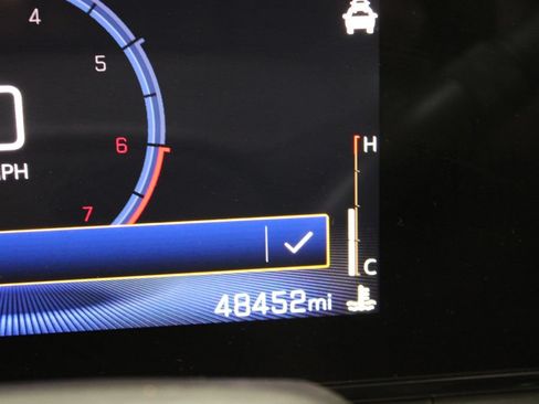 Used 2025 Chevrolet Trax LT FWD image 31