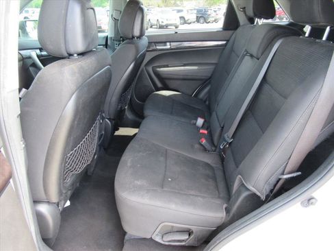 Used 2014 Kia Sorento LX image 28
