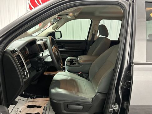 Used 2017 RAM 1500 Express AWD/4WD image 12