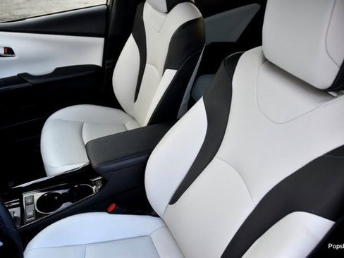 Used 2022 Toyota Prius L Eco image 9