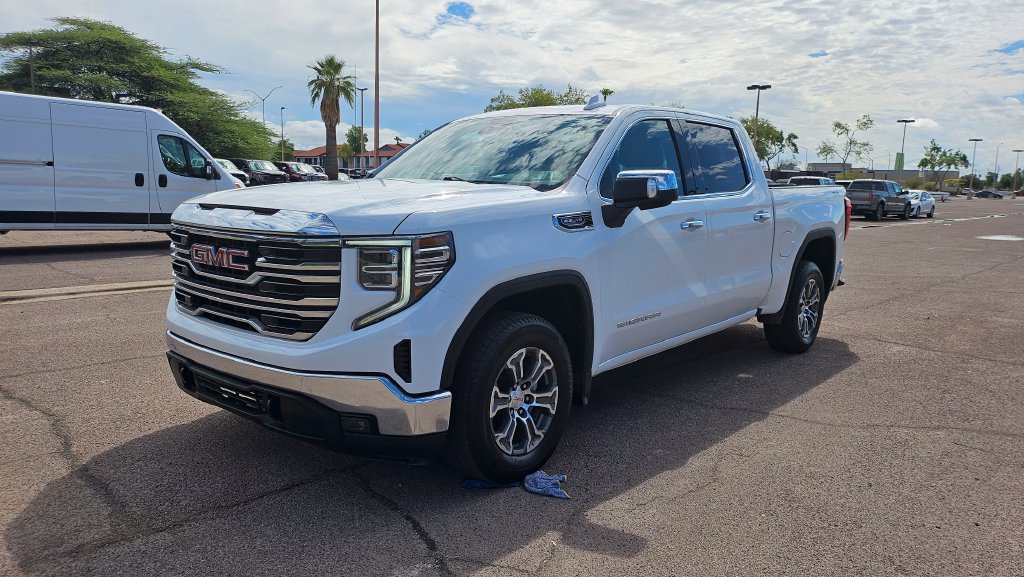 Used 2025 GMC Sierra 1500 SLT AWD/4WD image 4