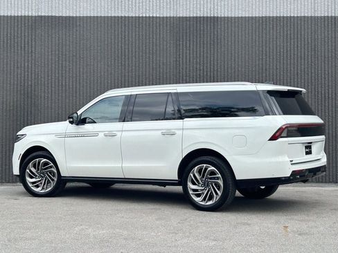 Certified 2025 Lincoln Navigator L Reserve AWD/4WD image 4