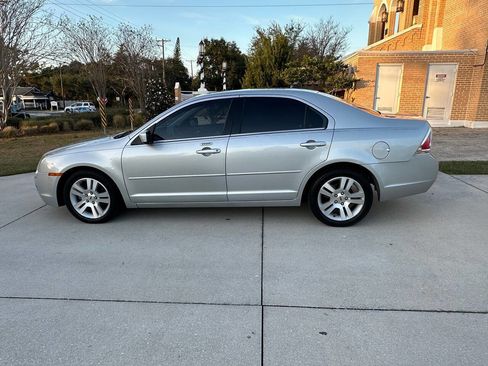 Used 2009 Ford Fusion SEL image 9