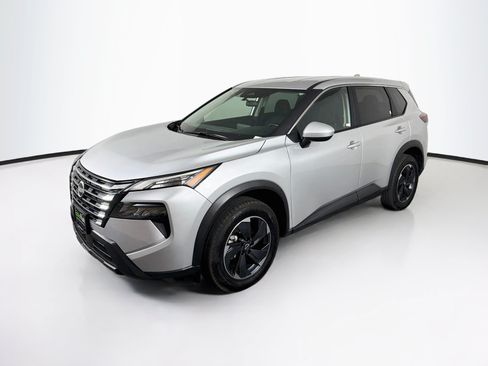 Used 2025 Nissan Rogue SV AWD/4WD image 3