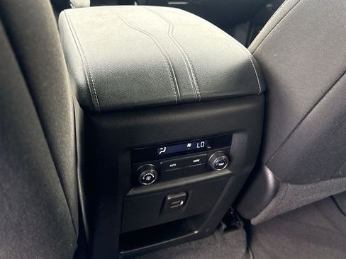Certified 2023 Chevrolet Traverse LT FWD image 20