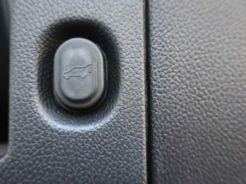 Used 2019 Cadillac Escalade Premium Luxury image 31