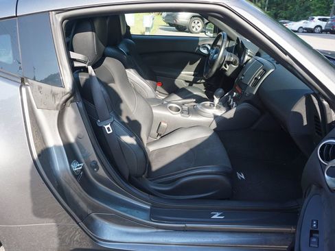 Used 2014 Nissan 370Z Touring RWD image 11