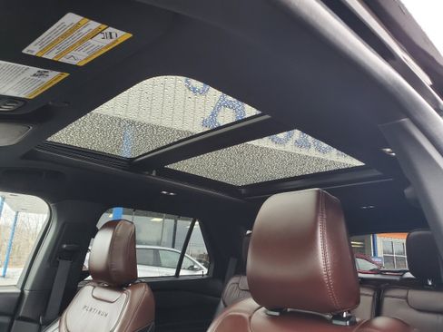 Used 2023 Ford Explorer Platinum w/ Technology Package image 16