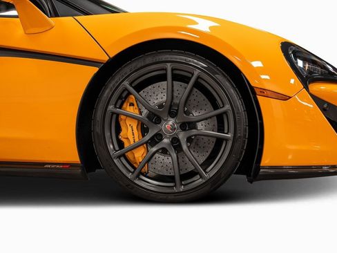 Used 2018 McLaren 570S Spider image 32