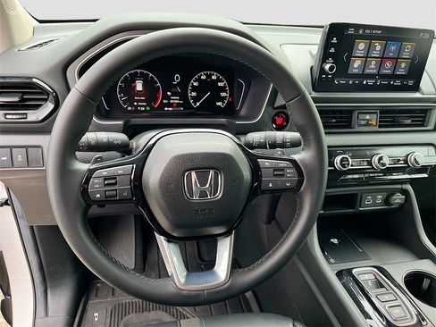 Used 2025 Honda Pilot EX-L image 11