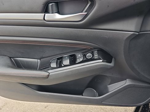 Used 2023 Nissan Altima 2.5 SR image 28