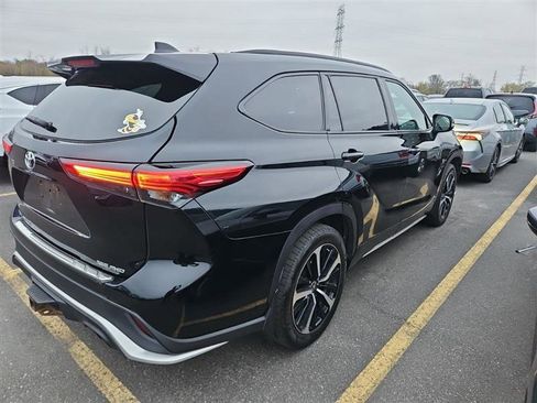 Used 2022 Toyota Highlander XSE AWD/4WD image 9
