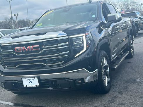 Used 2023 GMC Sierra 1500 SLT image 3