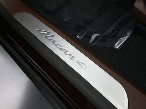 Used 2025 Porsche Macan 4 Electric image 29