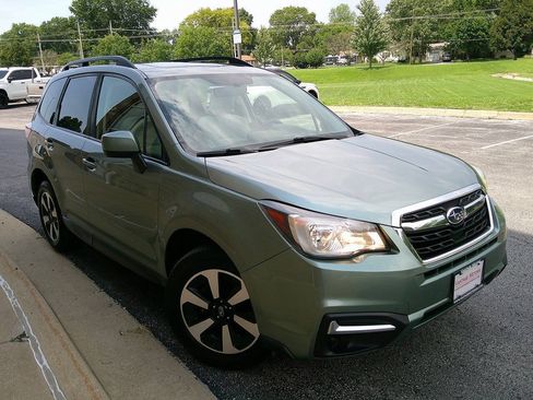 Used 2017 Subaru Forester 2.5i Premium w/ All-Weather Package AWD/4WD image 4